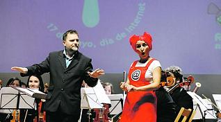 nika y director orquesta ocas Nikä y director de Orquesta Ocas